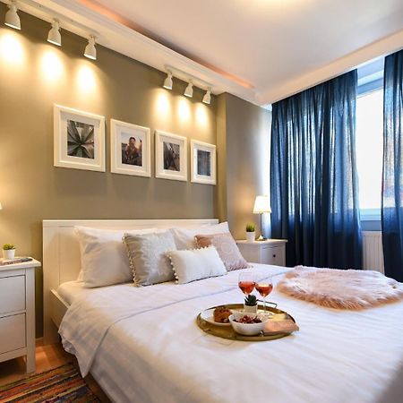 Downtown Oasis: Central Apartments With Cozy Charm Бухарест Екстер'єр фото