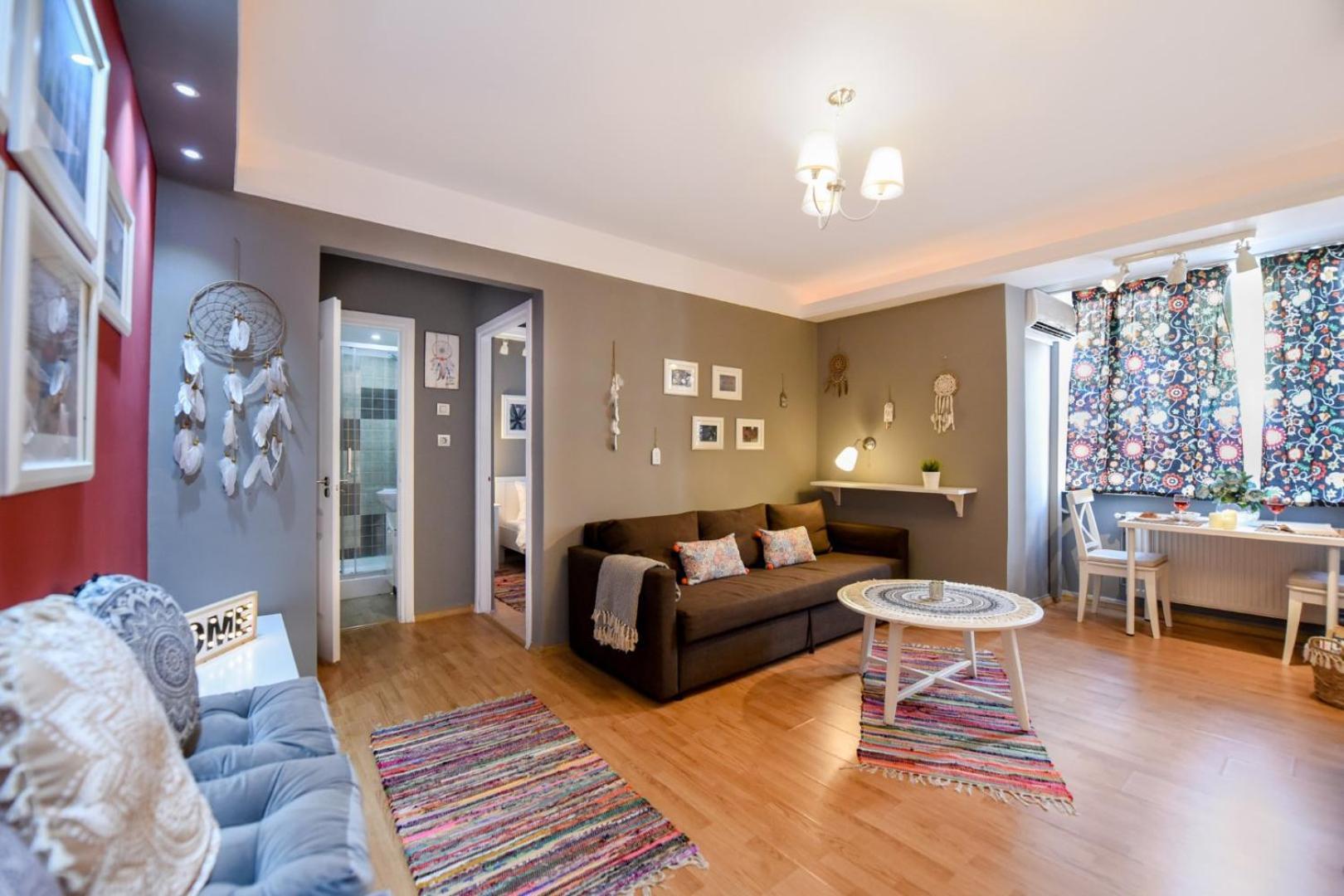Downtown Oasis: Central Apartments With Cozy Charm Бухарест Номер фото